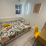 Walter Road Holiday Home Swansea - 4 Bedrooms