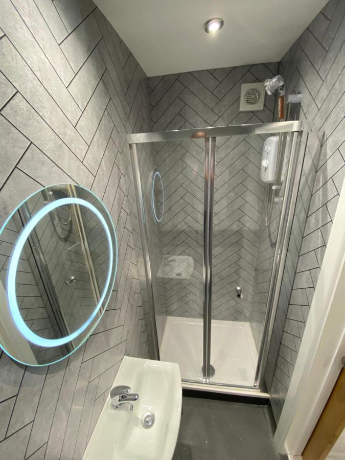 Walter Road - 4 Bedrooms * Swansea