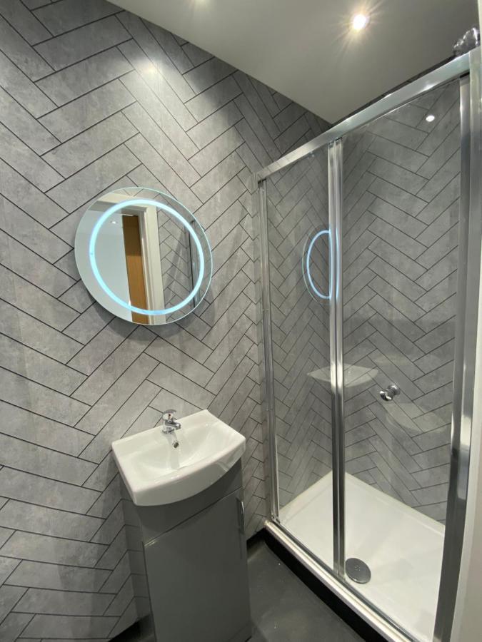 Walter Road - 4 Bedrooms * Swansea