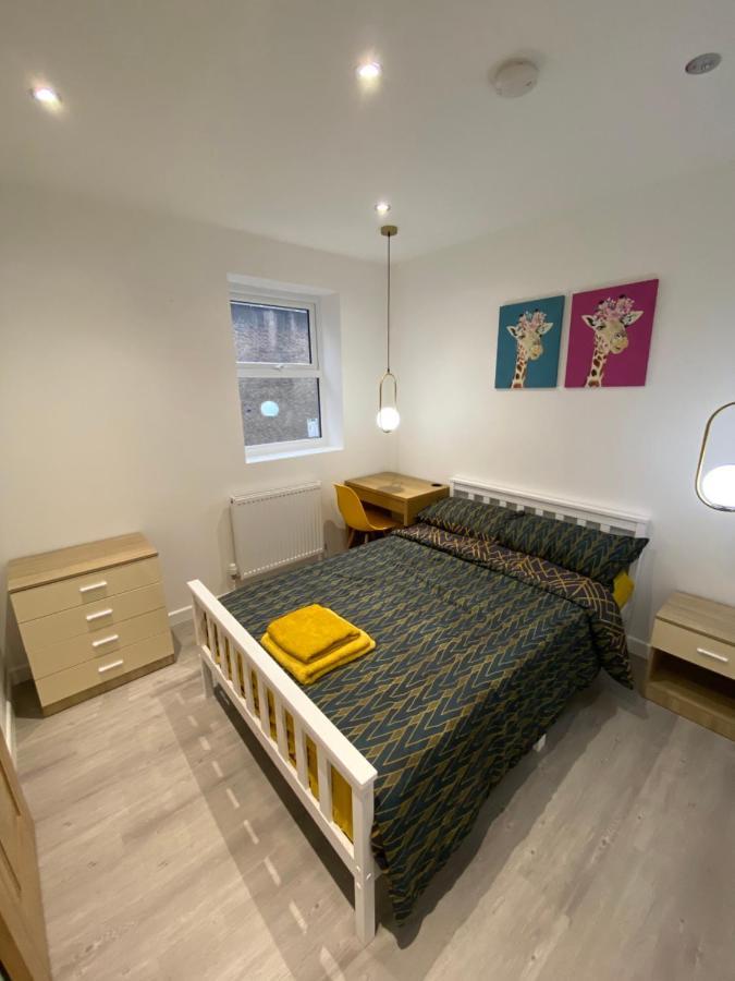 Walter Road - 4 Bedrooms Holiday home *