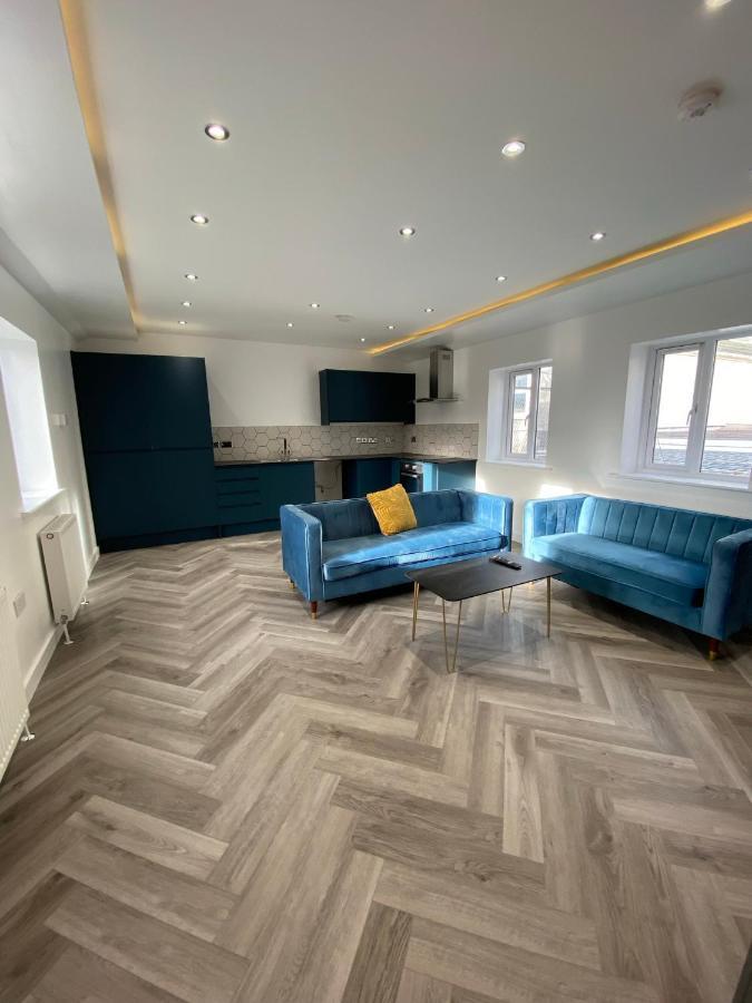 Walter Road - 4 Bedrooms *